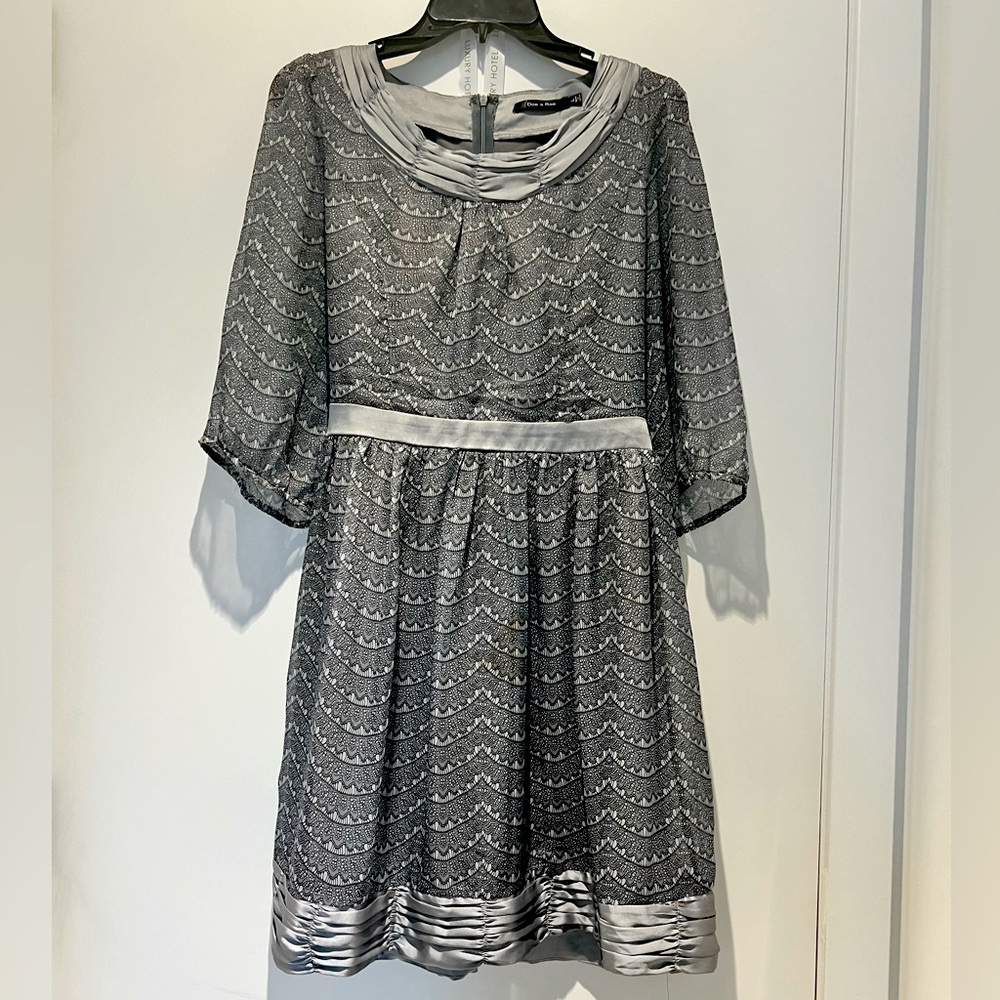 🖤 Unique & flirty dress with 3/4 sleeves & pretty satin trim & bow